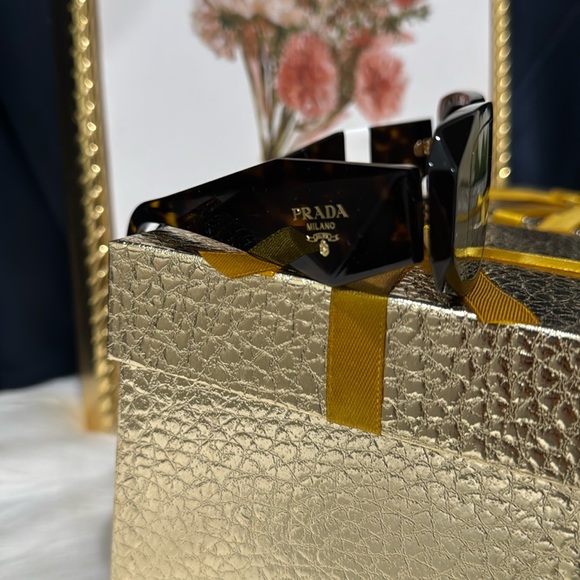 🤎Prada PR 17WS 2AU8C1 Tortoise Plastic Rectangle Sunglasses Brown Lens - Picture 16 of 17